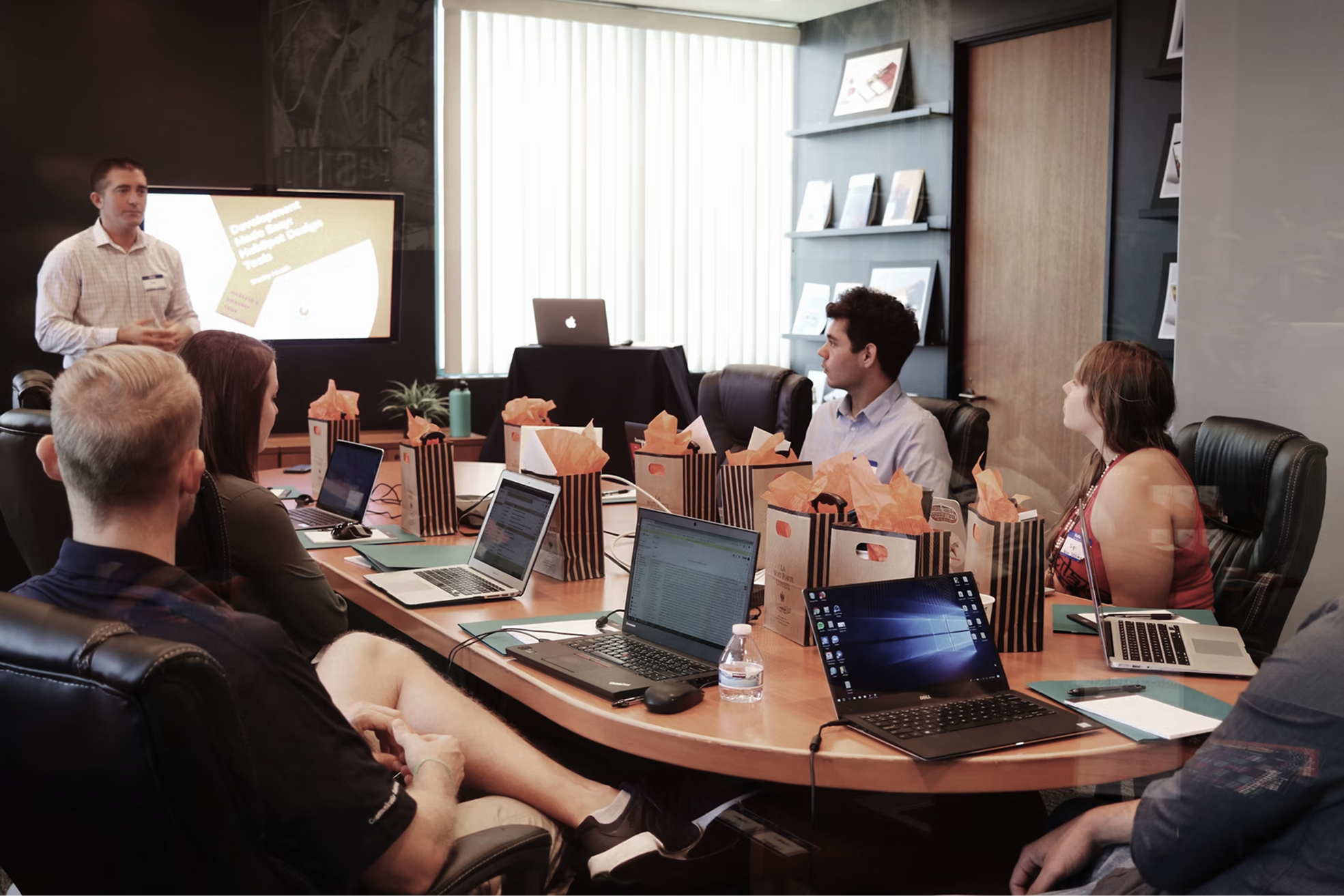 How to Manage Up Without Overstepping: Quick Guide for Employees